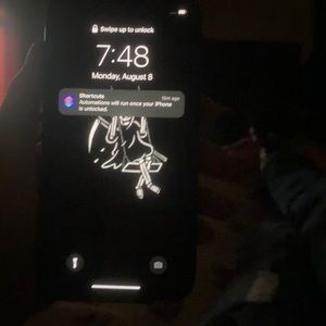 The back is broken really bad it’s an iPhone 12 idk which kind it’s locked